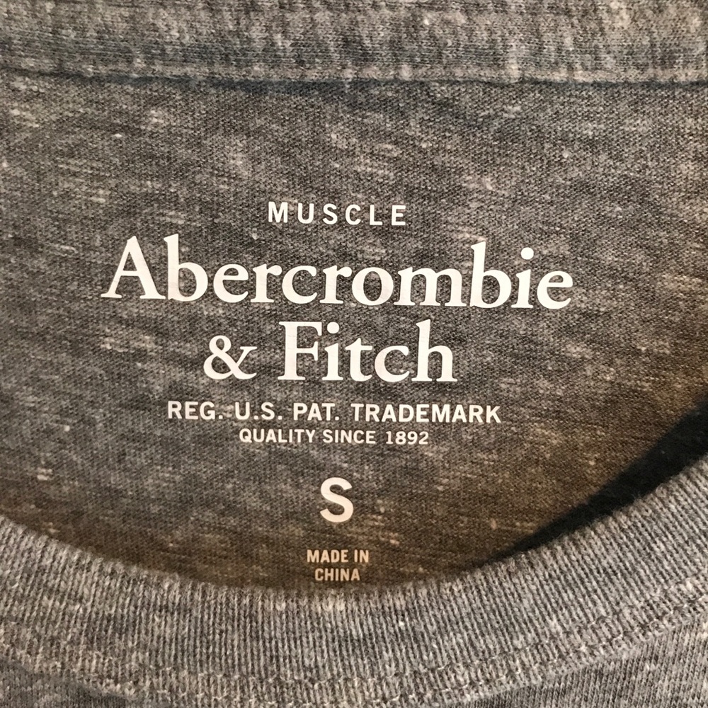 🌲  SOLD! 🌲  A&F Heathered Gray Long Sleeve Tee - Picture 3 of 6